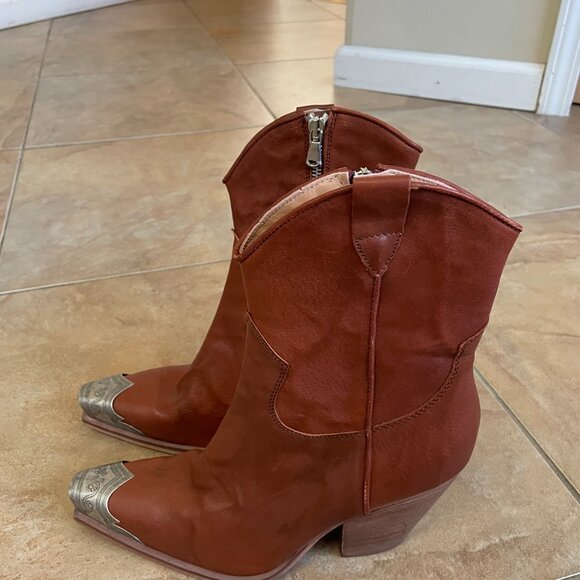 Free People Brayden Western Boho Boots Tan Etched Snip Toe Size 39 8.5 NEW - Picture 5 of 7